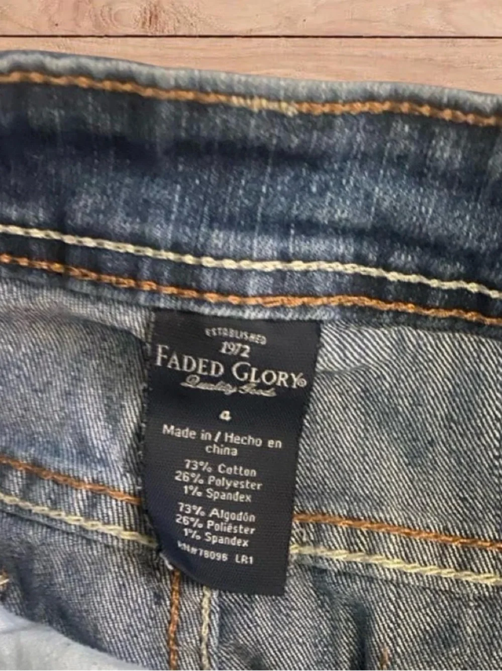 Y2K classic Cuffed dark wash Denim Bermuda Shorts size 4